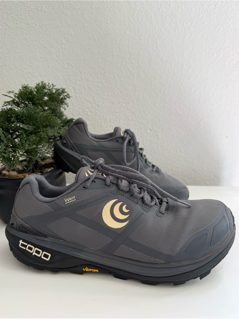 Topo terraventure 4wp Women size 9.5 Grey Trail Running Shoes
